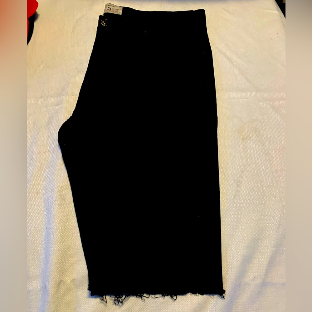 Black ripped shorts Sz 38